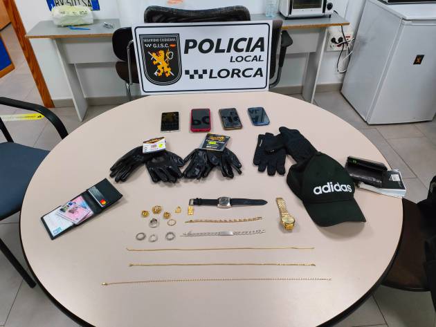 Objetos sustraídos durante la operación policial