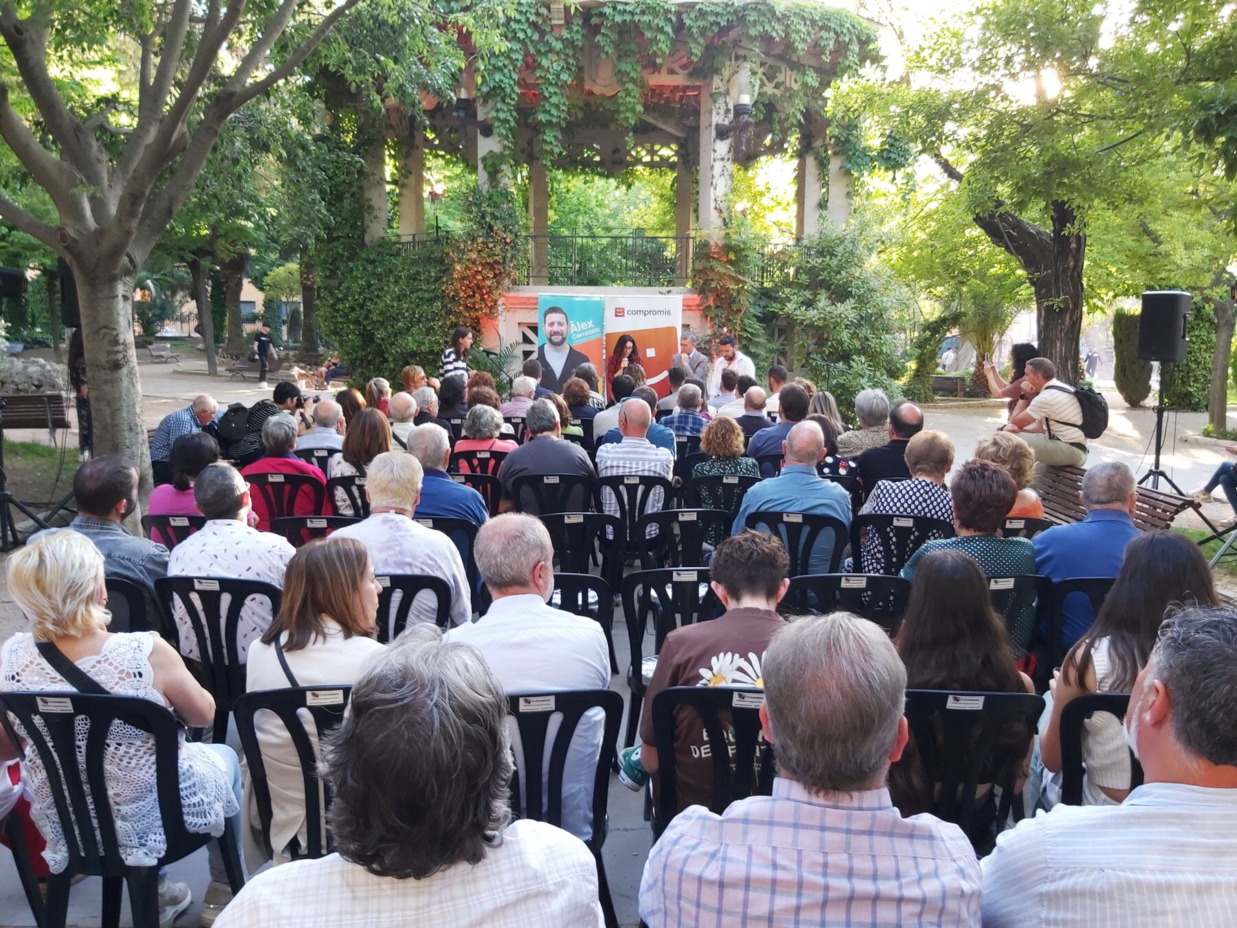 Vista general del acto de Compromís Alcoi que tuvo lugar en la Glorieta