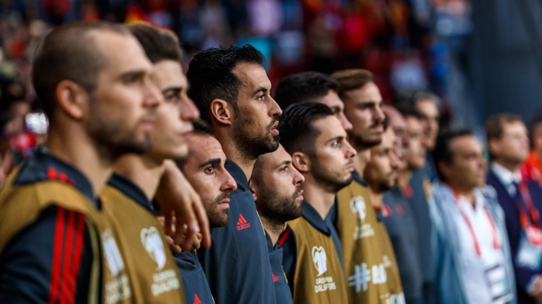 Sergio Busquets junto a sus compañeros de Selección