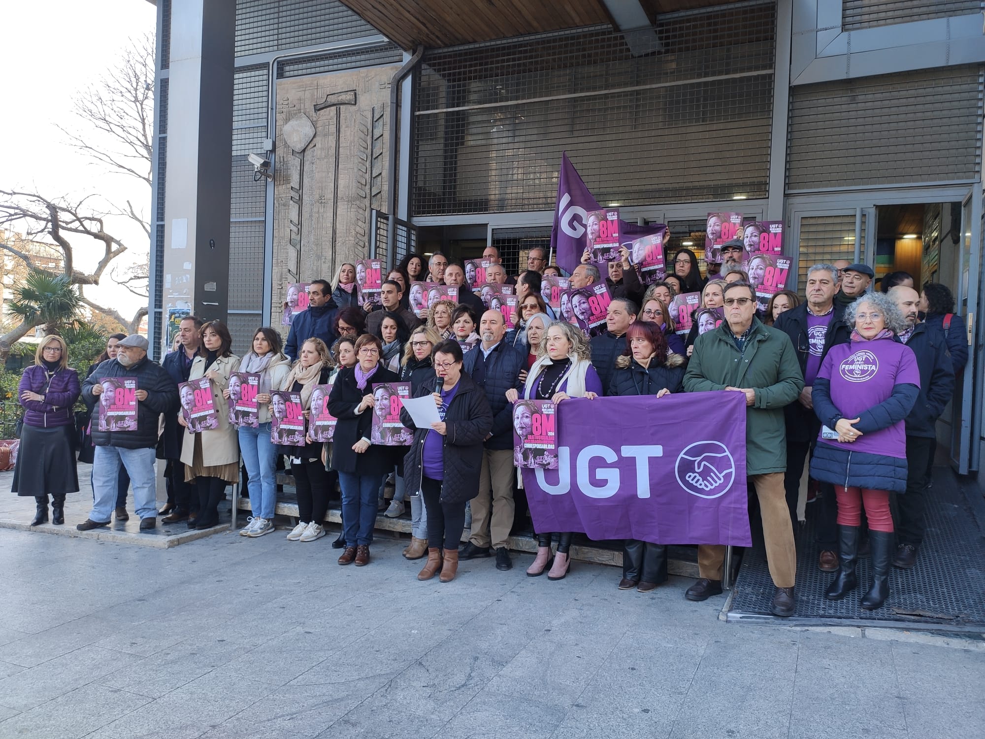 Concentración a las puertas de UGT en Jaén con motivo del 8M