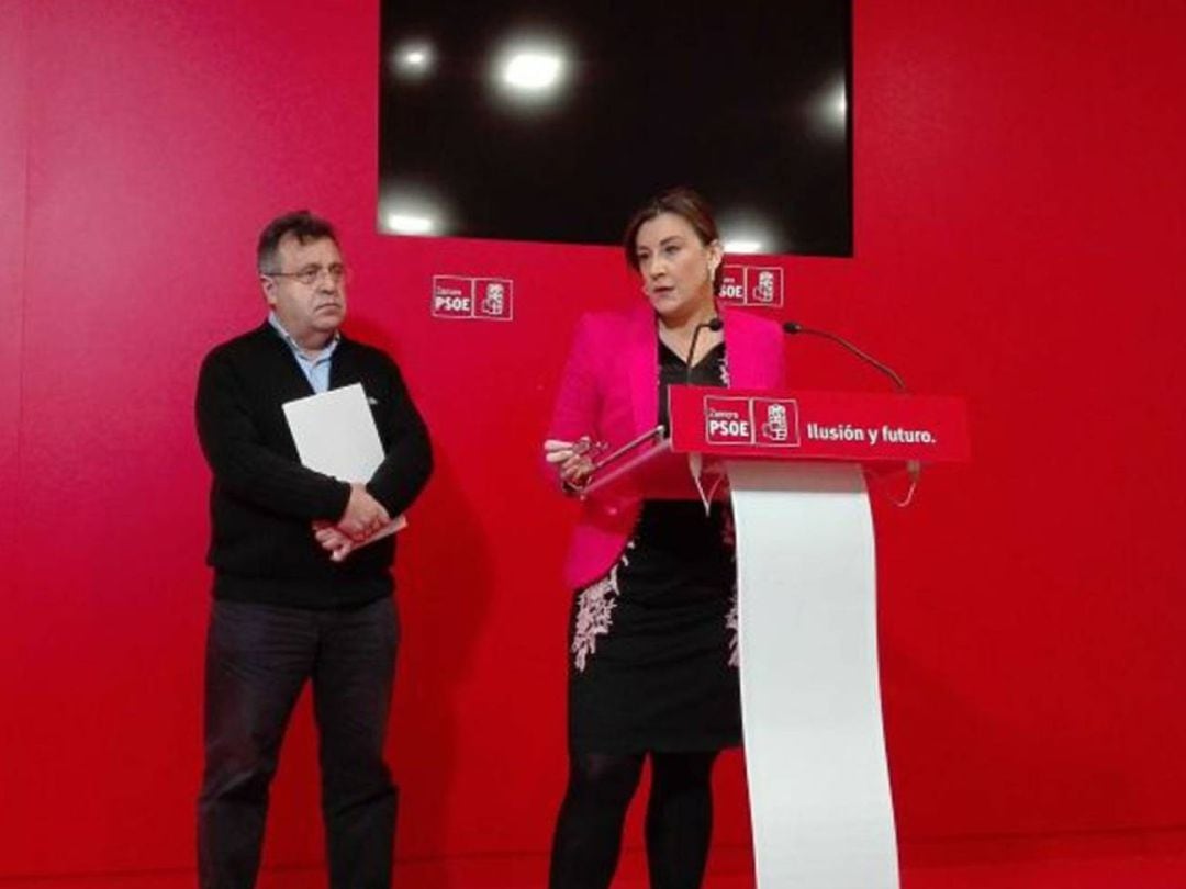 Ana Sánchez durante una rueda de prensa en la sede provincial del PSOE