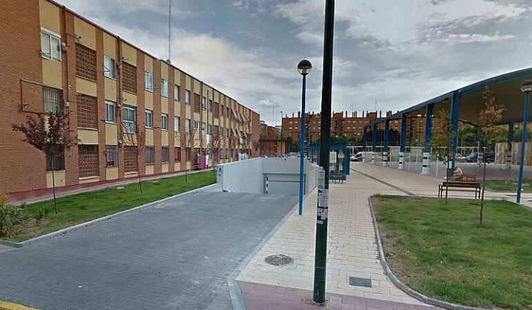 Acceso al aparcamiento de la plaza de la Solidaridad