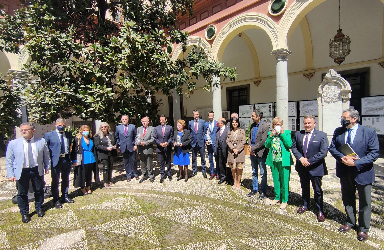 Entrega de los Premios Nazareno 2022 en el patio del Ayuntamiento de Granada por Radio Granada y El Corte Inglés