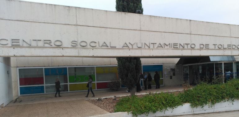 El Centro Social de Santa María de Benquerencia ha acogido el proceso de selección para la nueva tienda de &quot;Toys R Us&quot; en Toledo