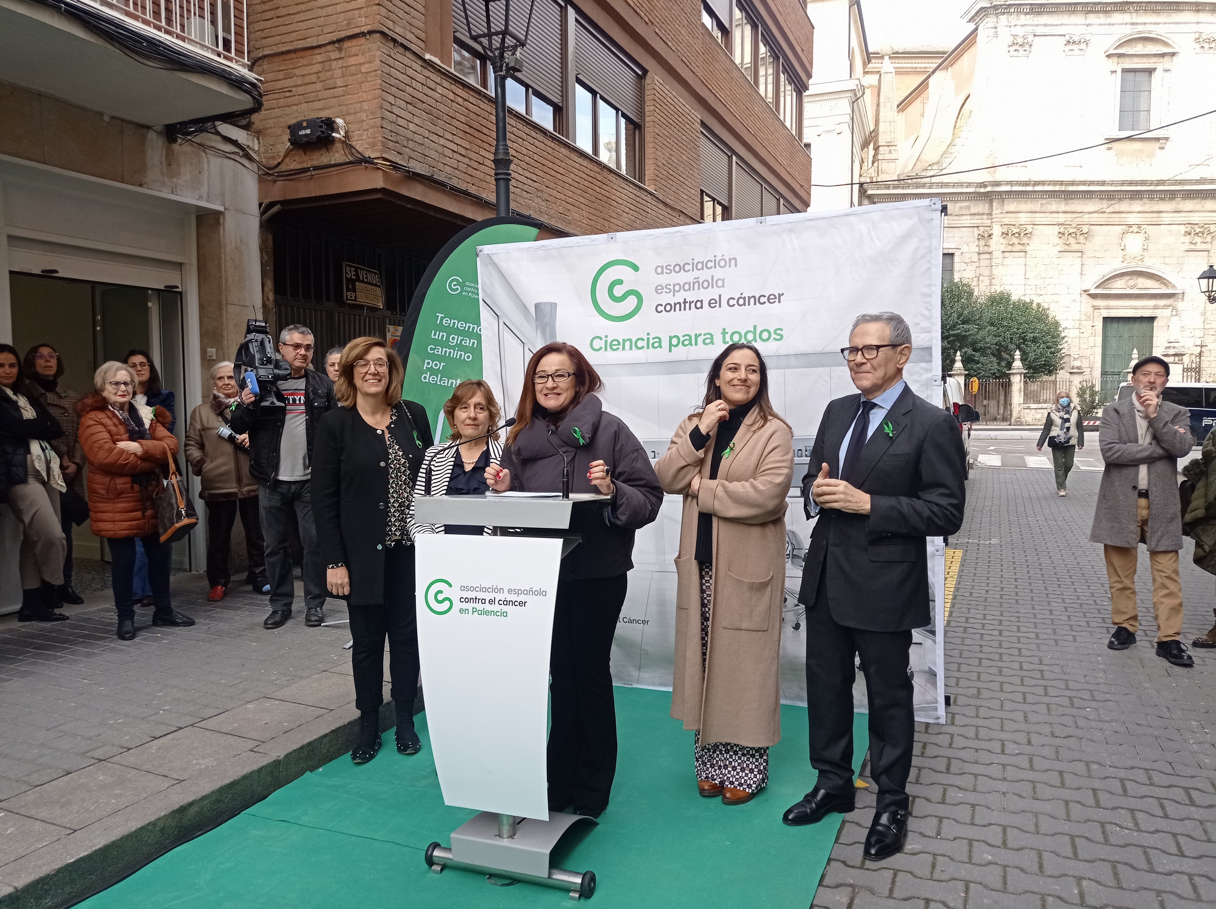 La AECC de Palencia inaugura su nueva sede a la espera de la implantación de la radioterapia