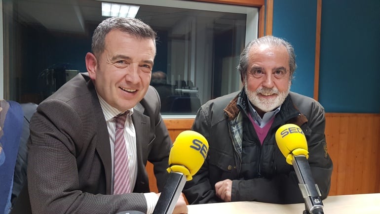 David González Pescador y Juan Calzada durante la tertulia de la Ventana