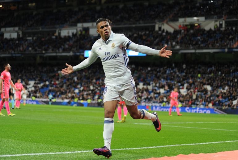 Mariano celebra un gol con el Real Madrid