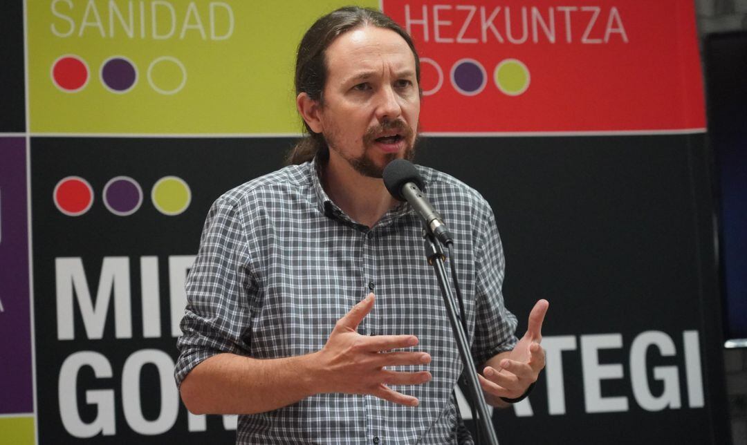 El secretario general de Podemos y vicepresidente segundo del Gobierno y ministro de Derechos Sociales y para la Agenda 2.030, Pablo Iglesias, interviene en un acto de campaña.