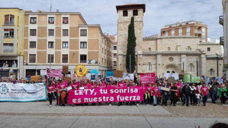 La manifestación delante de la Subdelegación del Gobierno de la capital