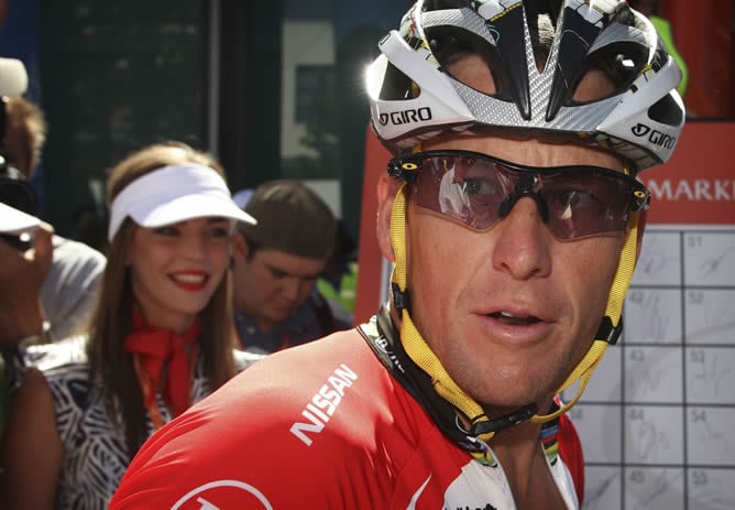 El ciclista estadounidense Lance Armstrong, del equipo Team Radio Shack USA, se ha picado con un periodista que le ha preguntado por su presunta relación con el dopaje. El campeón participa en la prueba ciclista Tour Down Under