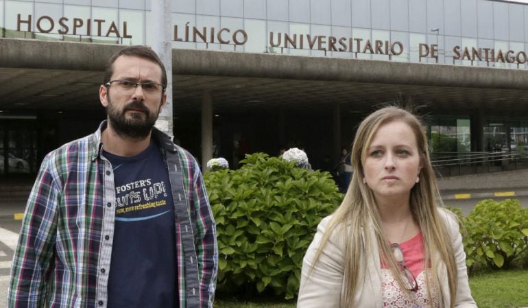 Antonio Lago y Estela Ordóñez, los padres de Andrea, una niña de 12 años que sufre una enfermedad rara y degenerativa, pidieron ayer &quot;una muerte digna&quot; para su hija tras agravarse la situación de la pequeña