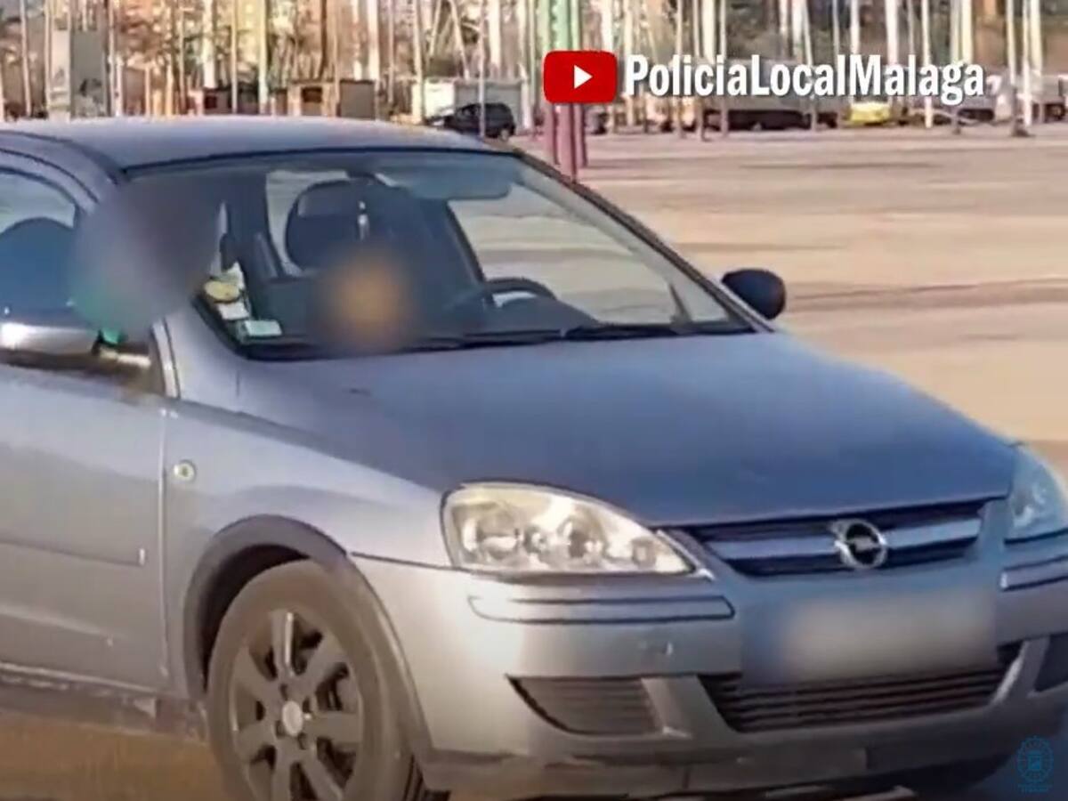 Investigan a un padre en Málaga por dejar conducir el coche a su hijo de ocho años