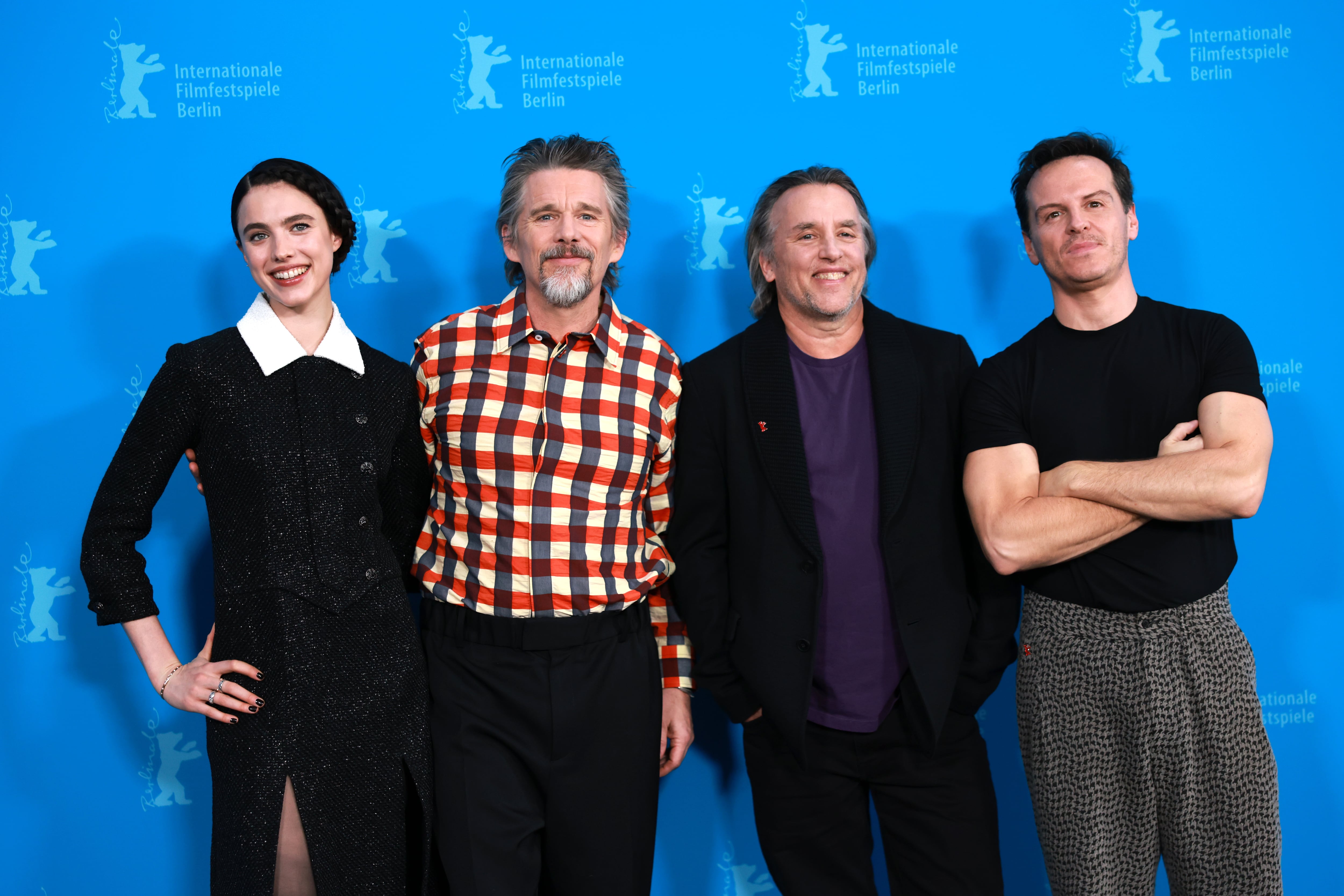 Margaret Qualley, Ethan Hawke, el director Richard Linklater y Andrew Scott presentan &#039;Blue Moon&#039; en Berlín / EFE/EPA/CLEMENS BILAN