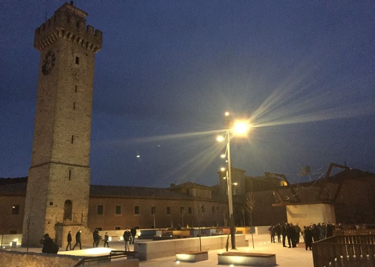 La nueva Plaza de Mangana iluminada