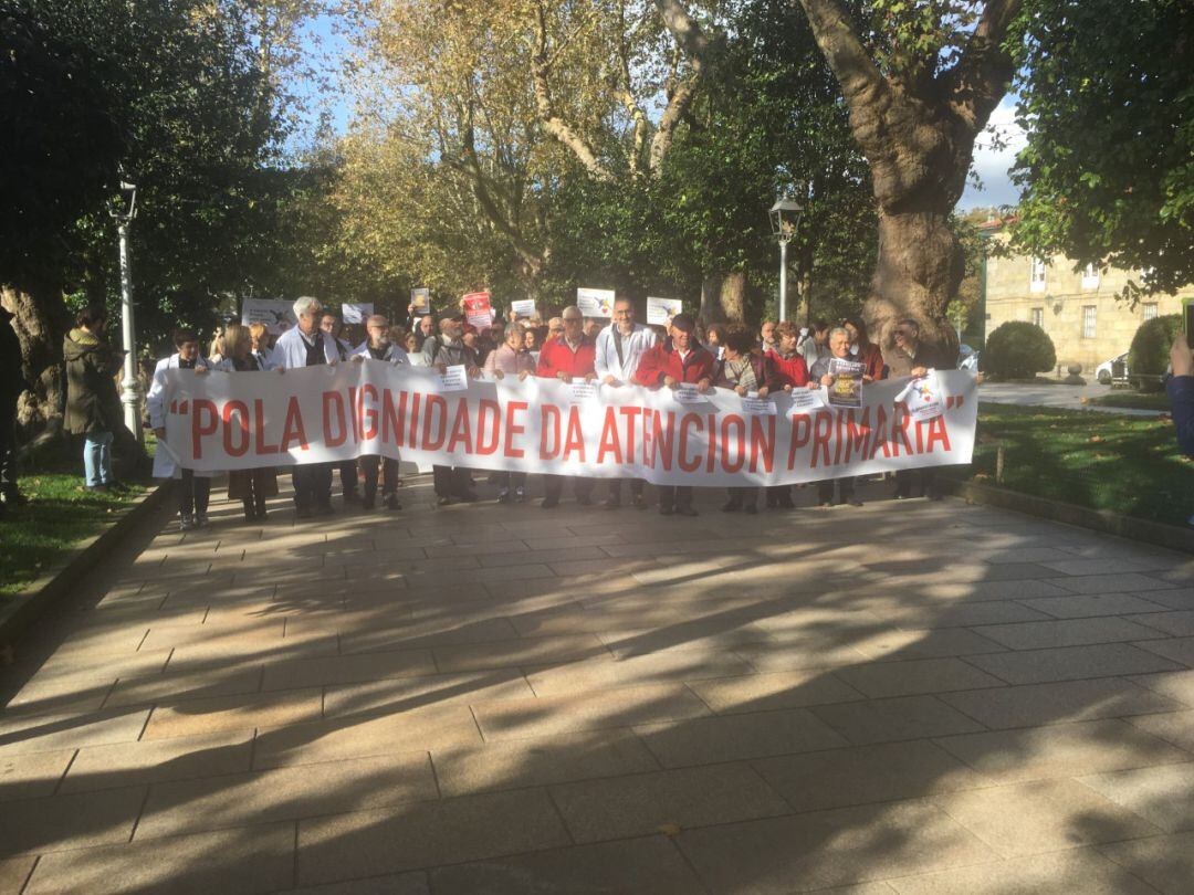 Cabecera de la manifestación de los médicos de la Atención Primaria en Santiago de Compostela