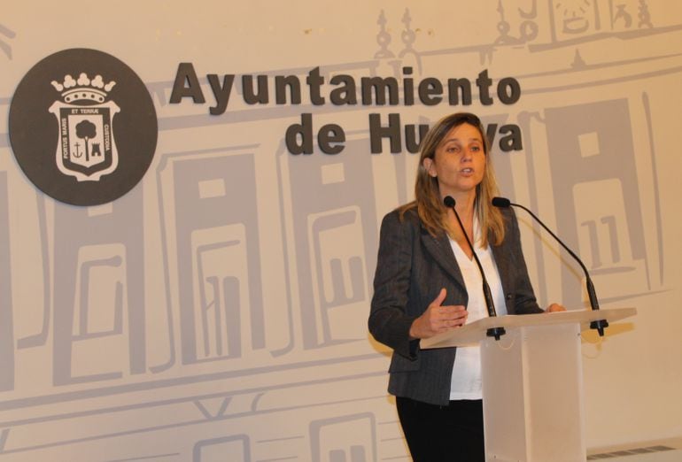 La concejal María Villadeamigo en el Ayuntamiento de Huelva.