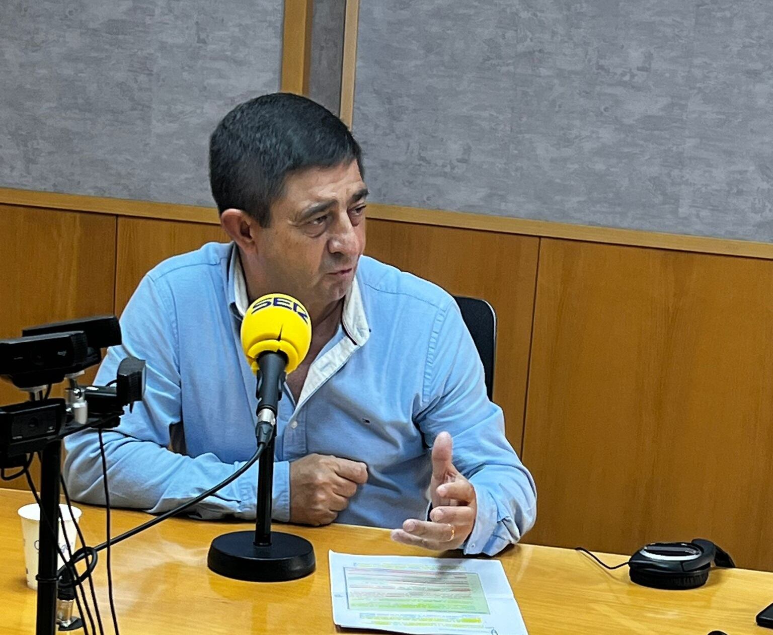 Paco Reyes, el presidente de la Diputación Provincial de Jaén, durante una entrevista en los estudios de Radio Jaén Cadena SER.