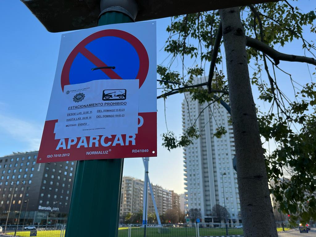 La prolongación del paseo de la Alameda ha amanecido cortada y vallada de cara a los preparativos de los castillos de fuegos artificiales