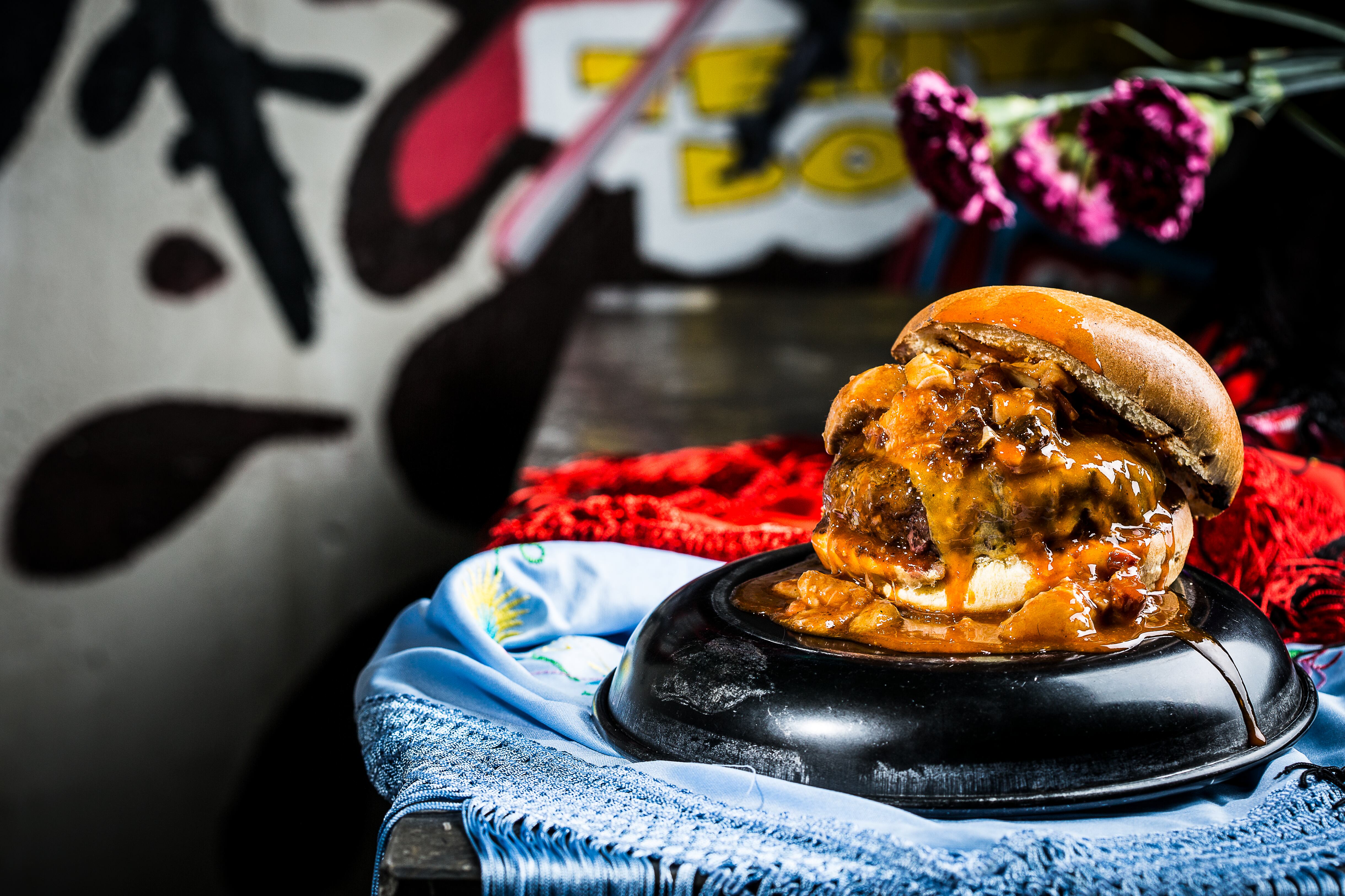 Una burger con la que hacen honor a la tradición culinaria de la capital