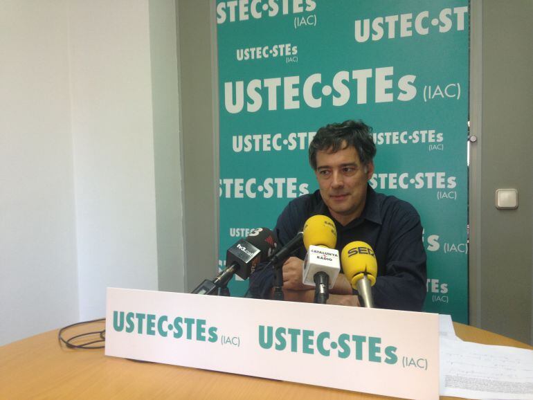 Xavier Díez, portaveu d'USTEC-STEs, durant la roda de premsa d'inici de curs 2016-2017