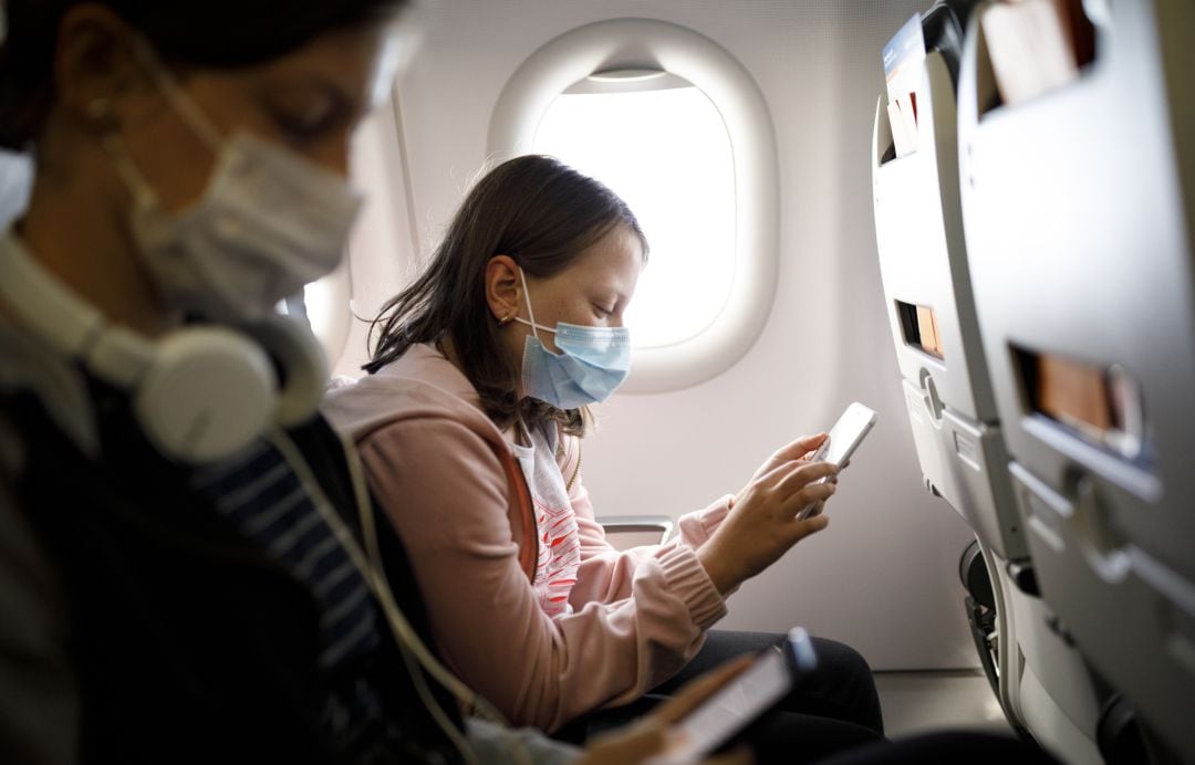 El uso de mascarilla en el avión es obligatorio.