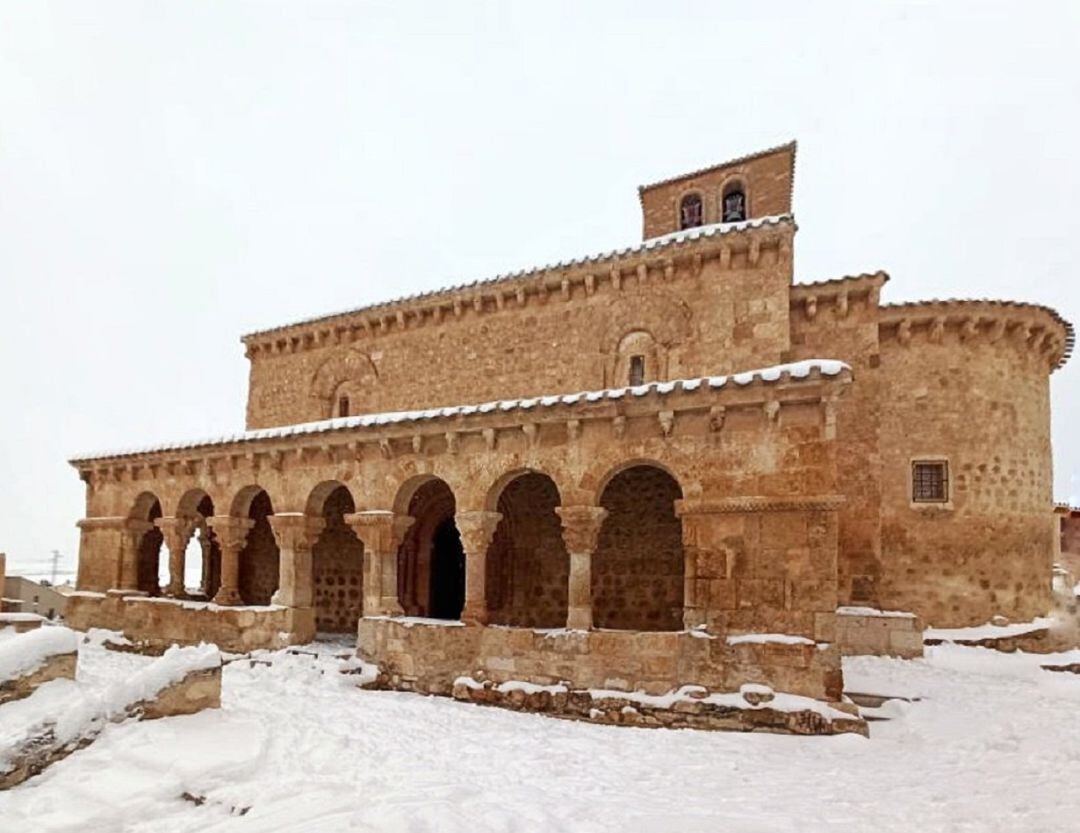 San Esteban de Gormaz luce su manto blanco