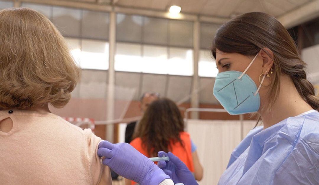 Vacunación contra el coronavirus. Foto de archivo