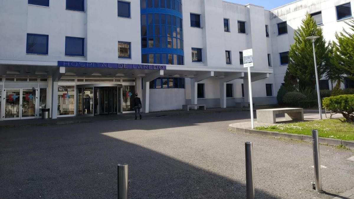 Una paciente del Hospital de Laredo narra sus dificultades para ser atendida por un traumatólogo