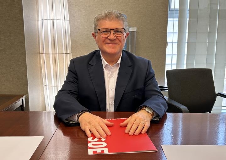 José Vélez renuncia a su escaño