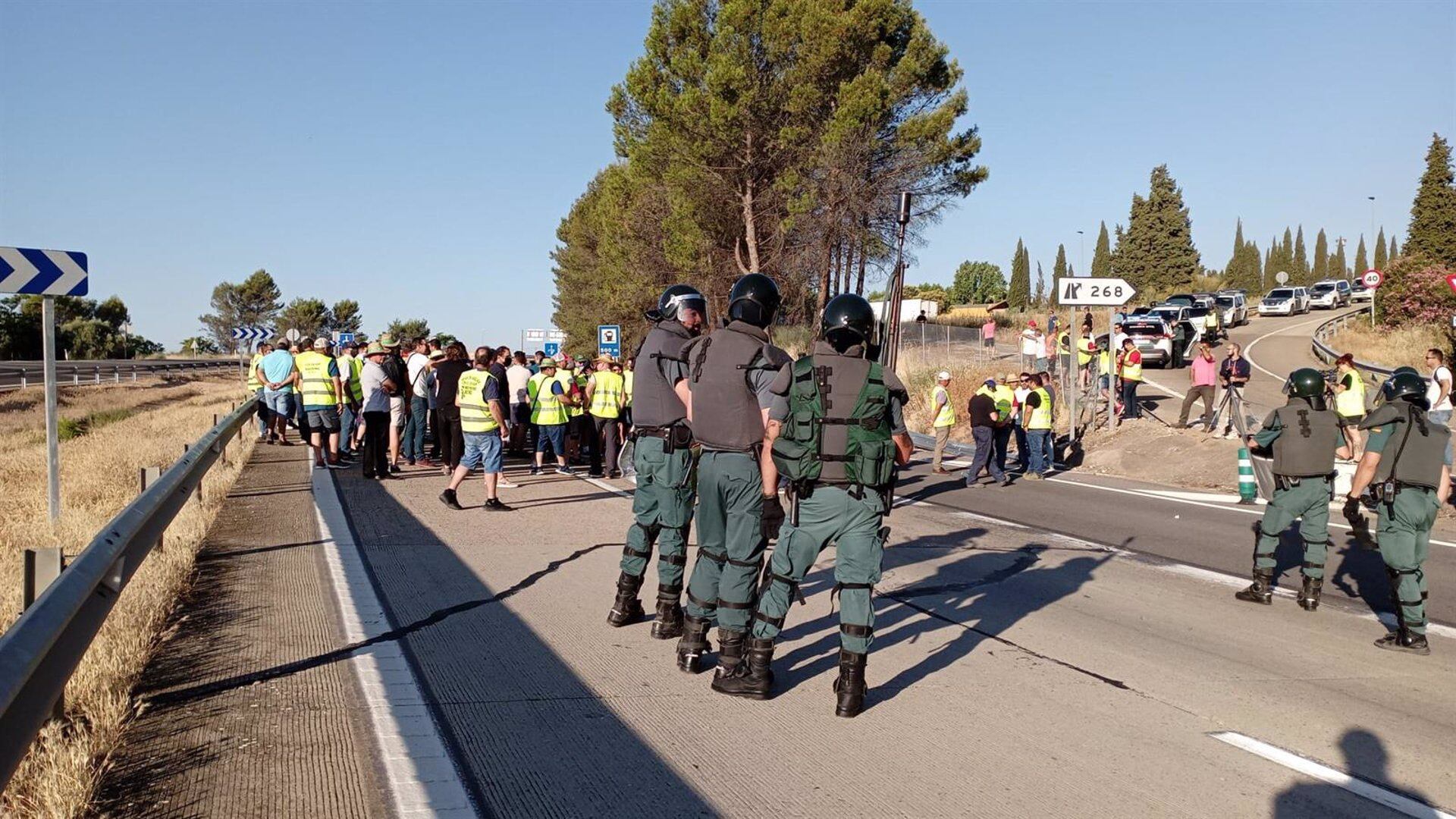 01/07/2022 Manifestantes cortan la A-4 a la altura del Kilóemtro 268
POLITICA ANDALUCÍA ESPAÑA EUROPA JAÉN
ALFONSO MIRANDA
