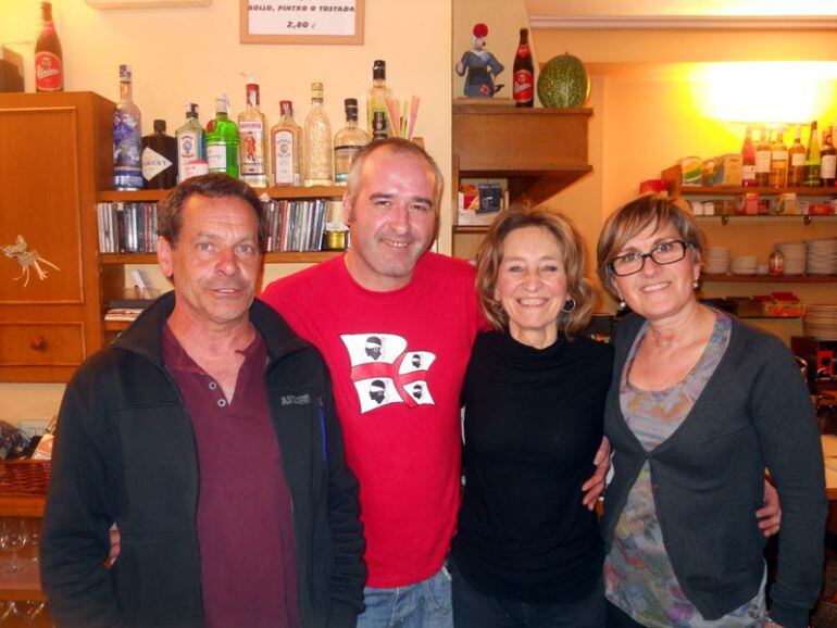 El renovado equipo de La Unión. De izquierda a derecha: Alberto, Igor, Mariajo y &quot;Arri&quot;.