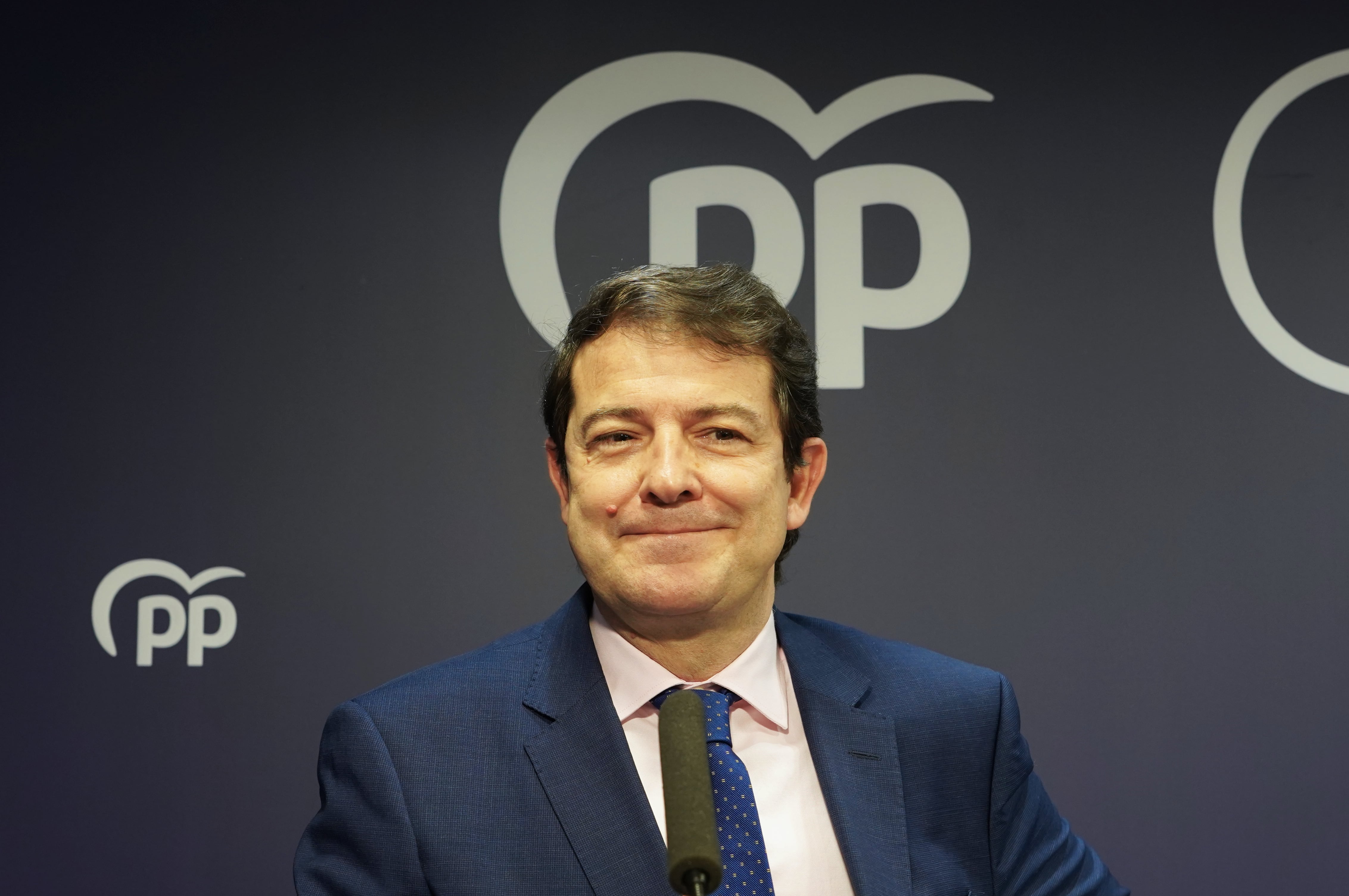 El presidente del Partido Popular de Castilla y León y presidente en funciones de la Junta, Alfonso Fernández Mañueco, ofrece una rueda de prensa