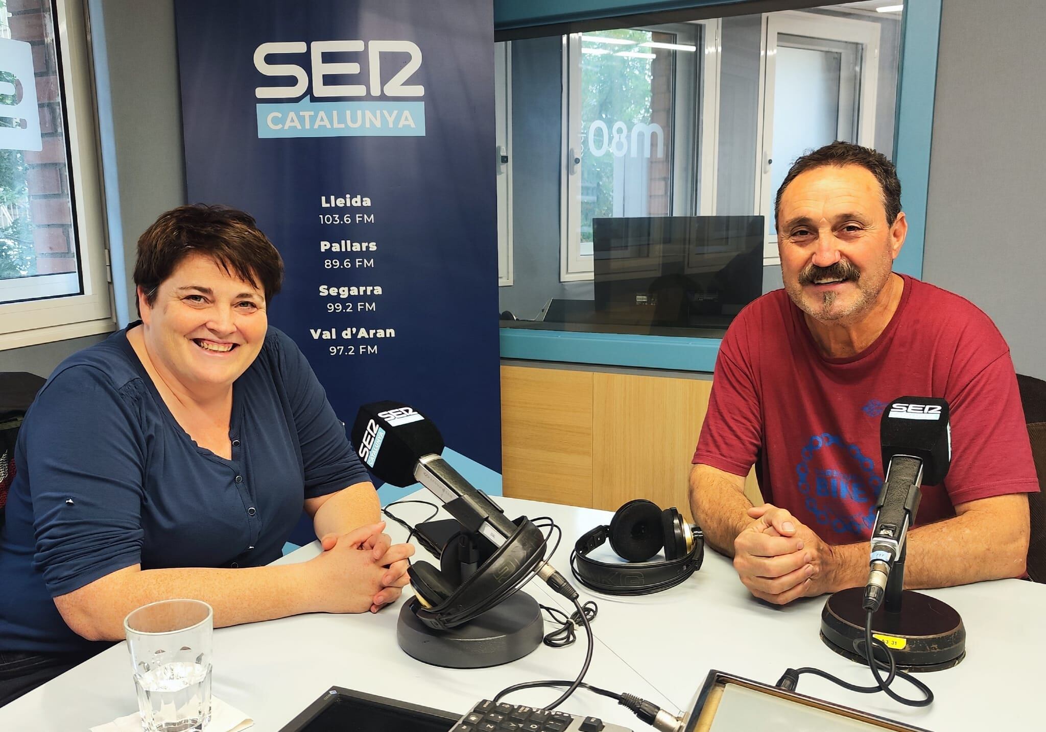 Estefania Rufach, alcaldessa d&#039;Os de Balaguer i Conrad Llovera, alcalde de Castelldans durant l&#039;entrevista als estudis de Ràdio Lleida-Cadena SER.