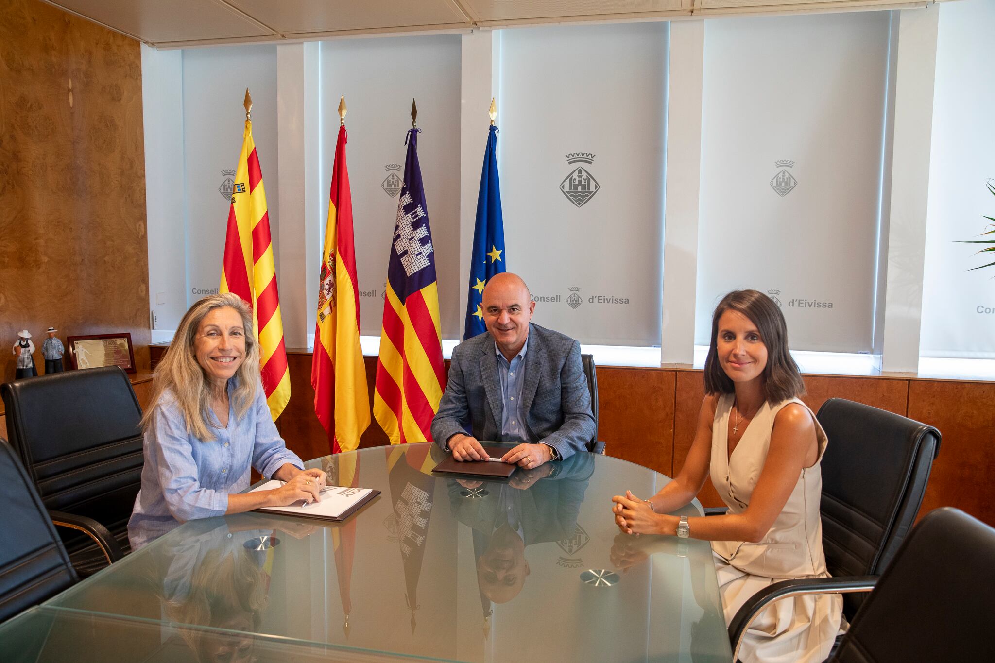 El momento de la firma del convenio