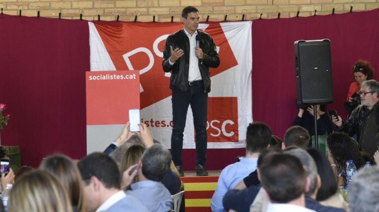 El candidato a la Secretaría general del PSOE Pedro Sánchez durante su intervención en un almuerzo con militantes socialistas en Lleida.