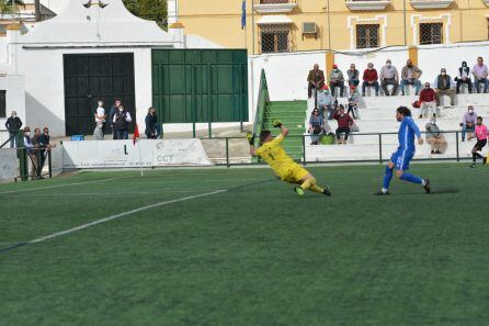 Migue García tuvo una gran oportunidad al comienzo del partido