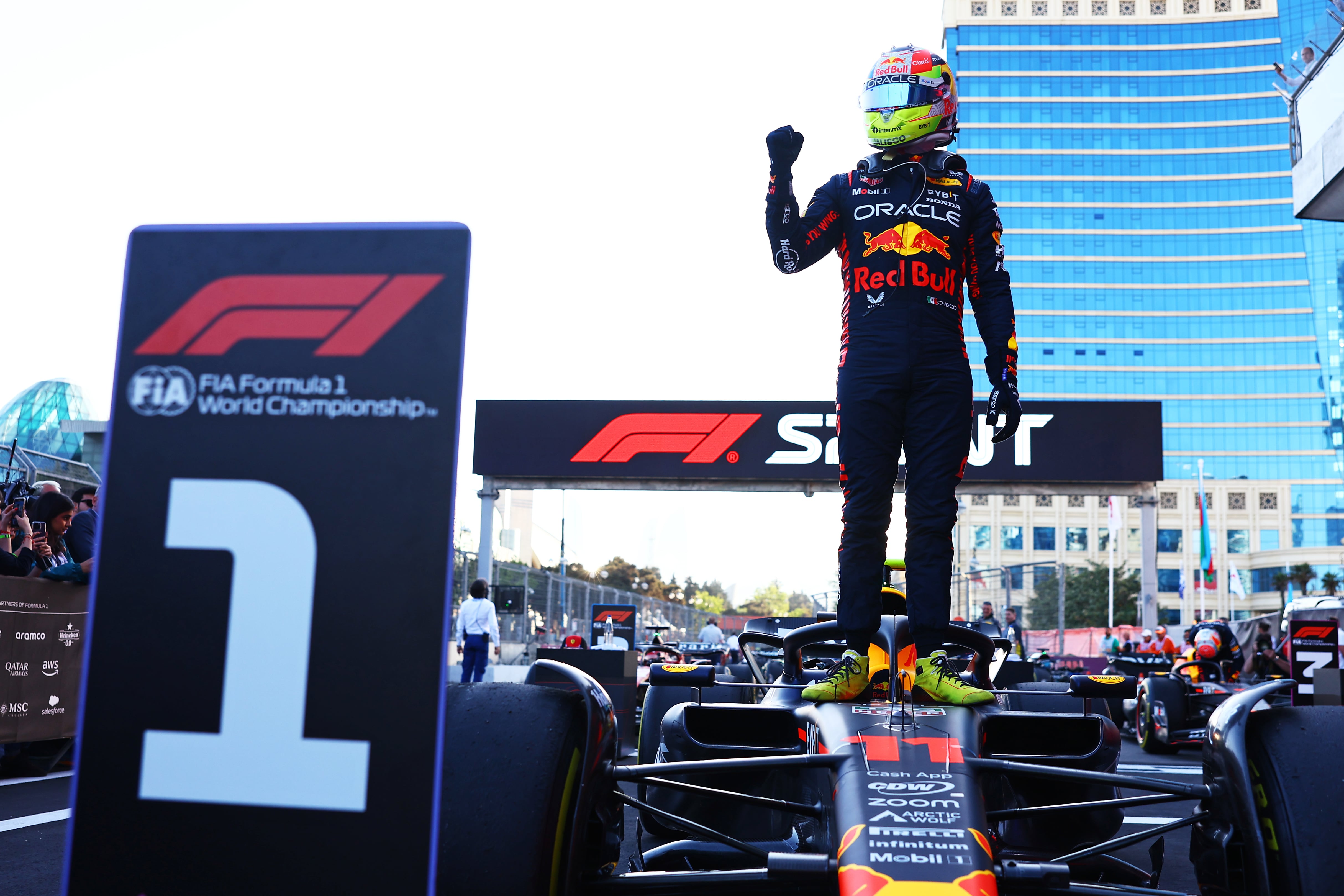 &#039;Checo&#039; Pérez celebra su victoria.