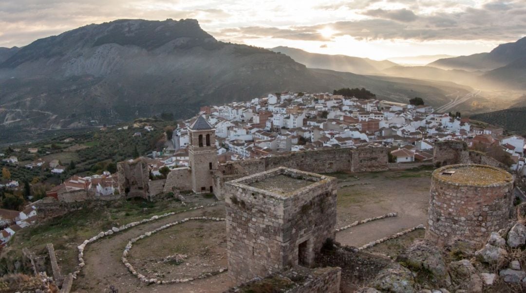 Vista de La Guardia de Jaén, una de las localidades que suben en población, desde su castillo.