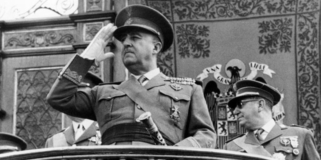 El dictador Francisco Franco se queda sin los honores del Ajuntament de Maó.