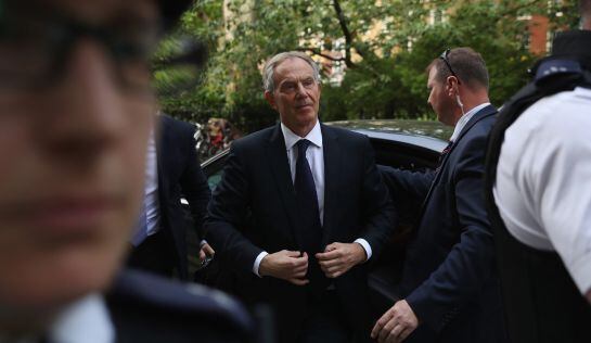 Tony Blair llega a su casa tras la comparecencia