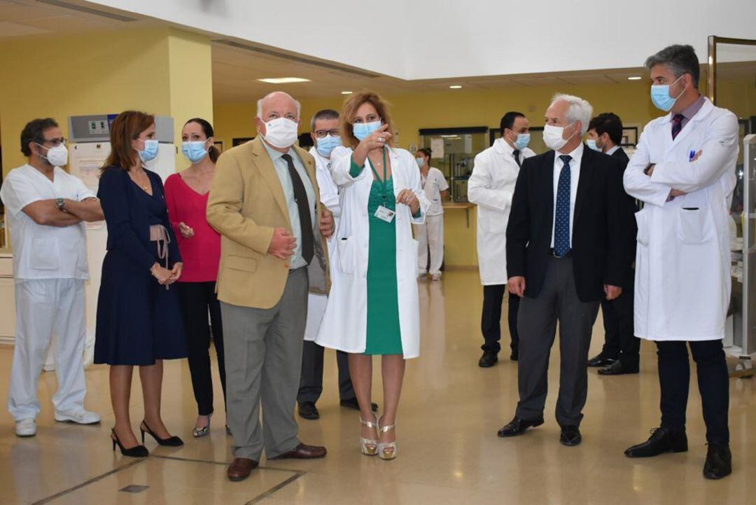 Visita del consejero de Salud y Familias de la Junta de Andalucia al hospital Alto Guadalquivir, de Andújar.