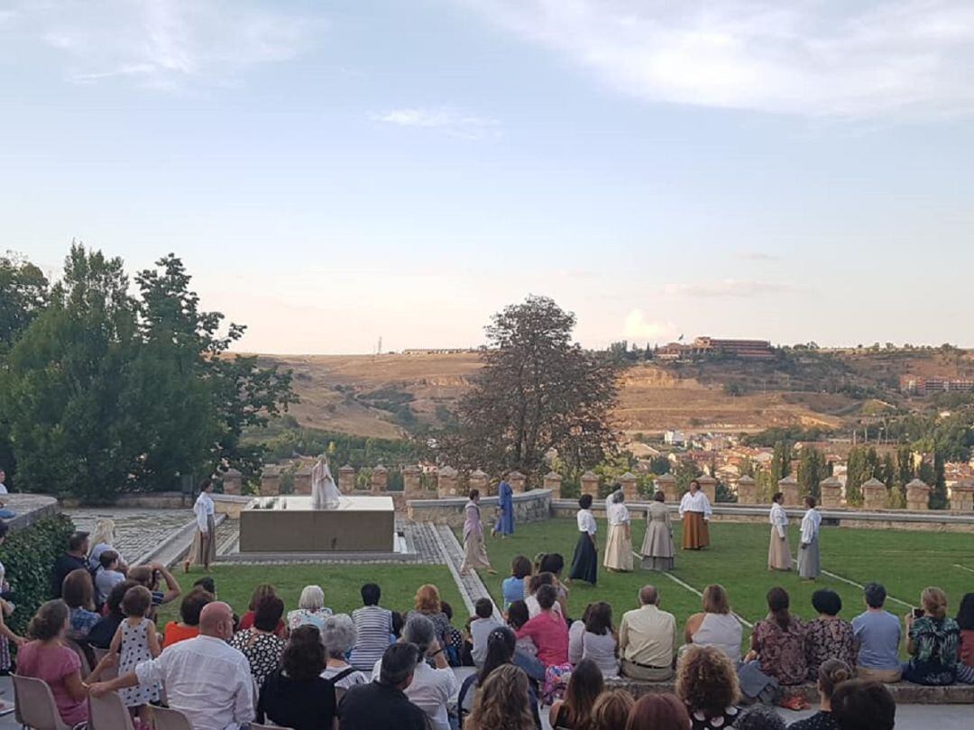 Espectáculo de danza en el Jardín de los Zuloaga