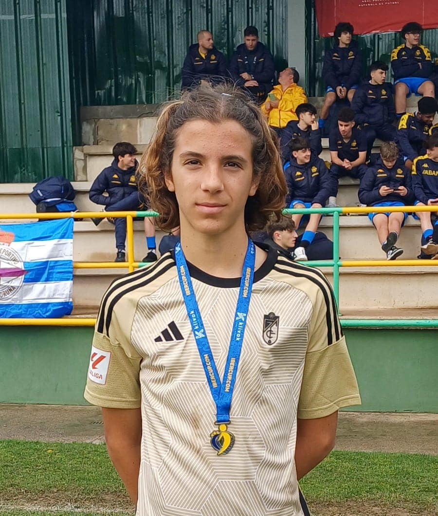 Lucas en el prestigiado torneo con la medalla de subcampeón