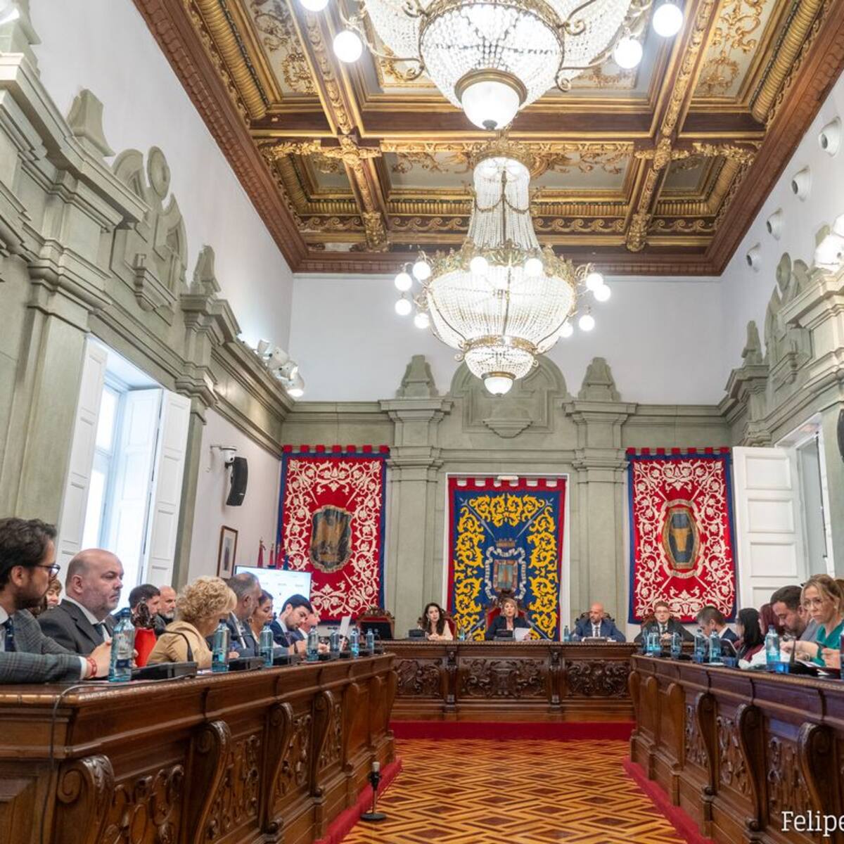 Doblete de plenos extraordinarios en Cartagena: en uno rechaza la ley de amnistía y en otro aprueba apoyar la comarcalización de la Región