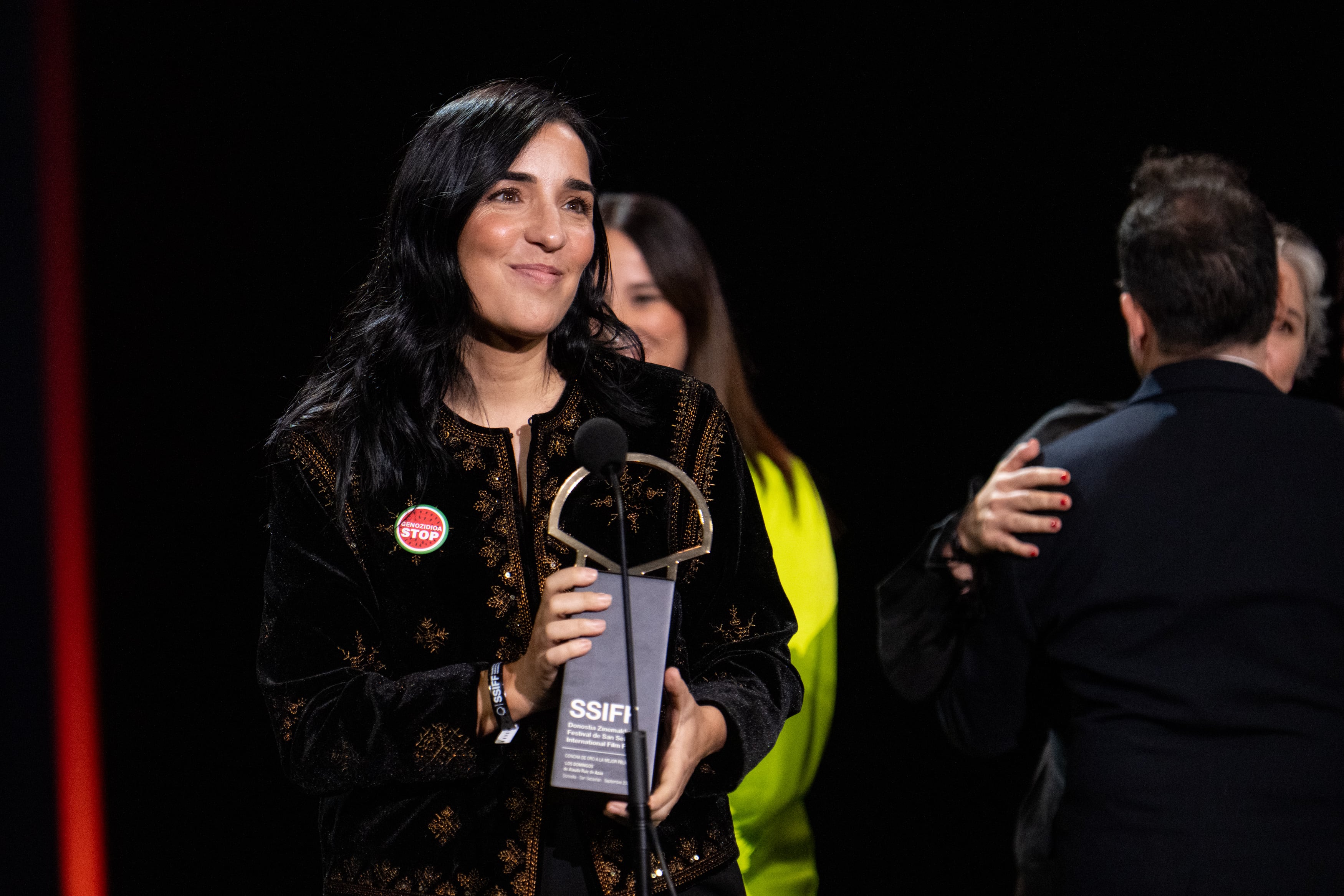 SAN SEBASTIAN, SPAIN - SEPTEMBER 27: Alauda Ruiz de Azua speaks as she receives the Golden Shell for &quot;Sundays&quot; at the closing ceremony during the 73rd San Sebastian International Film Festival at Kursaal on September 27, 2025 in San Sebastian, Spain.  (Photo by Juan Naharro Gimenez/WireImage)