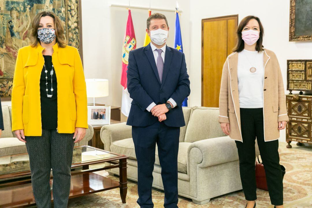 La consejera de Economía, Empresas y Empleo, Patricia Franco; el presidente de la región, Emiliano García Page y la alcaldesa de Alcázar de San Juan, Rosa Melchor