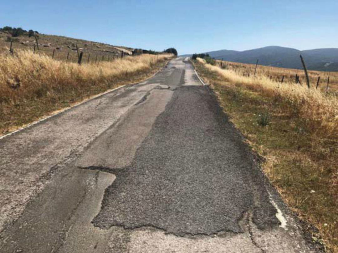El mal estado de esta vía, que une la Sierra de Cádiz con la Serranía de Ronda, ha sido denunciada en diversas ocasiones por los vecinos de Cortes de la Frontera, Ubrique y Gaucín