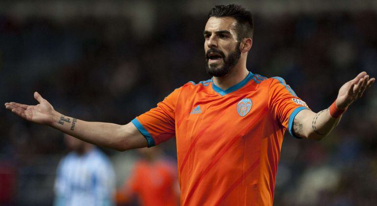 Valencia's forward Alvaro Negredo reacts during the Spanish league football match Malaga CF vs Valencia CF at La Rosaleda stadium in Malaga on February 2, 2015. AFP PHOTO / JORGE GUERRERO
