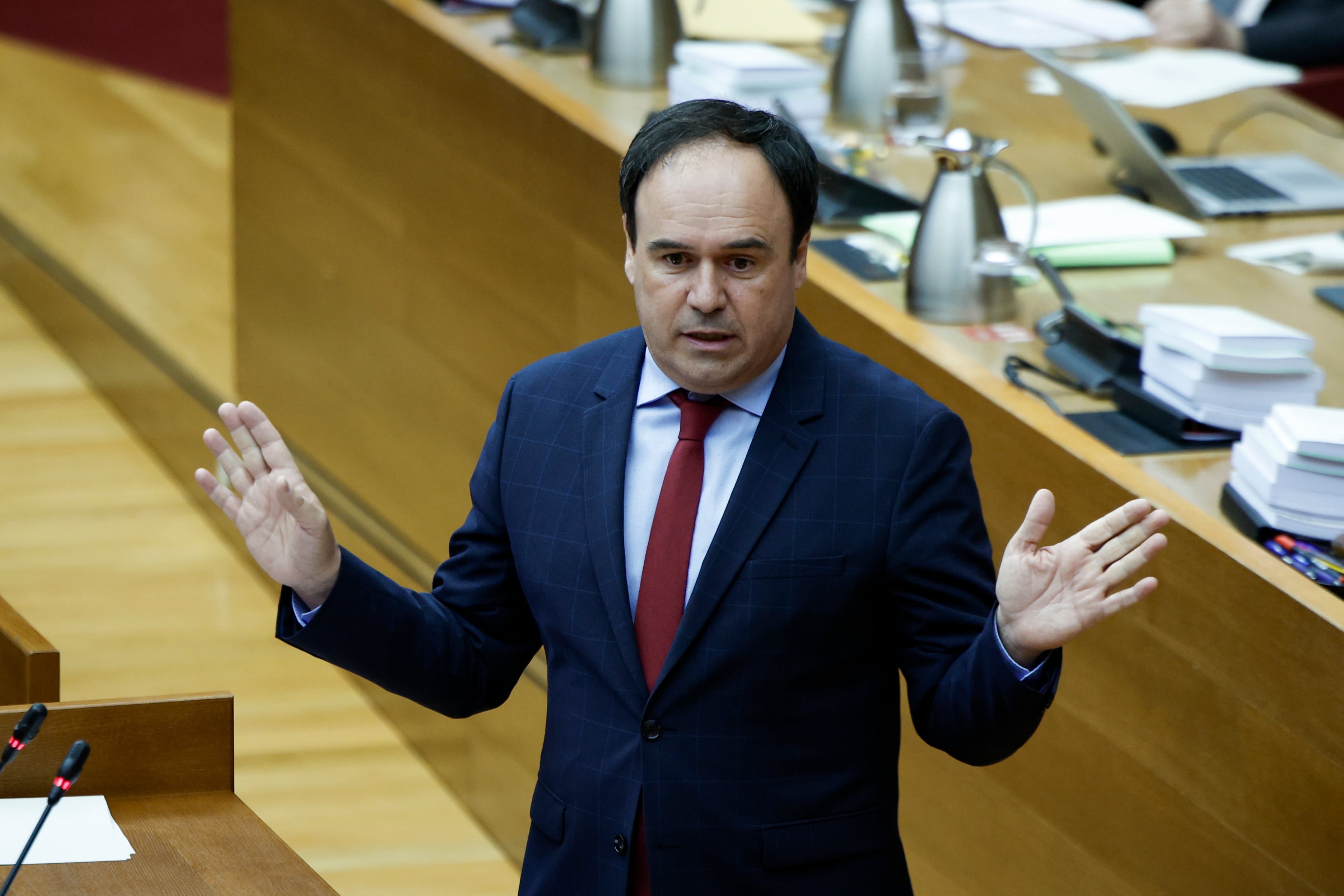 El president de la Generalitat, Juanfran Pérez Llorca, durante su primera sesión de control parlamentario de Les Corts Valencianes.