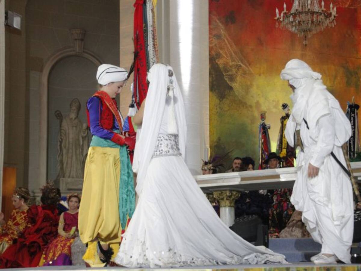 FOTOGALERÍA | Proclamación abanderadas y capitanes - Elda 2018